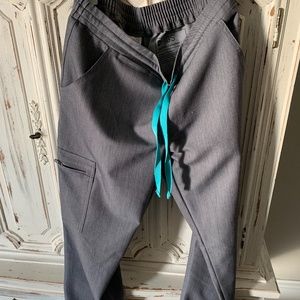 Figs Yola scrub pant XS gray